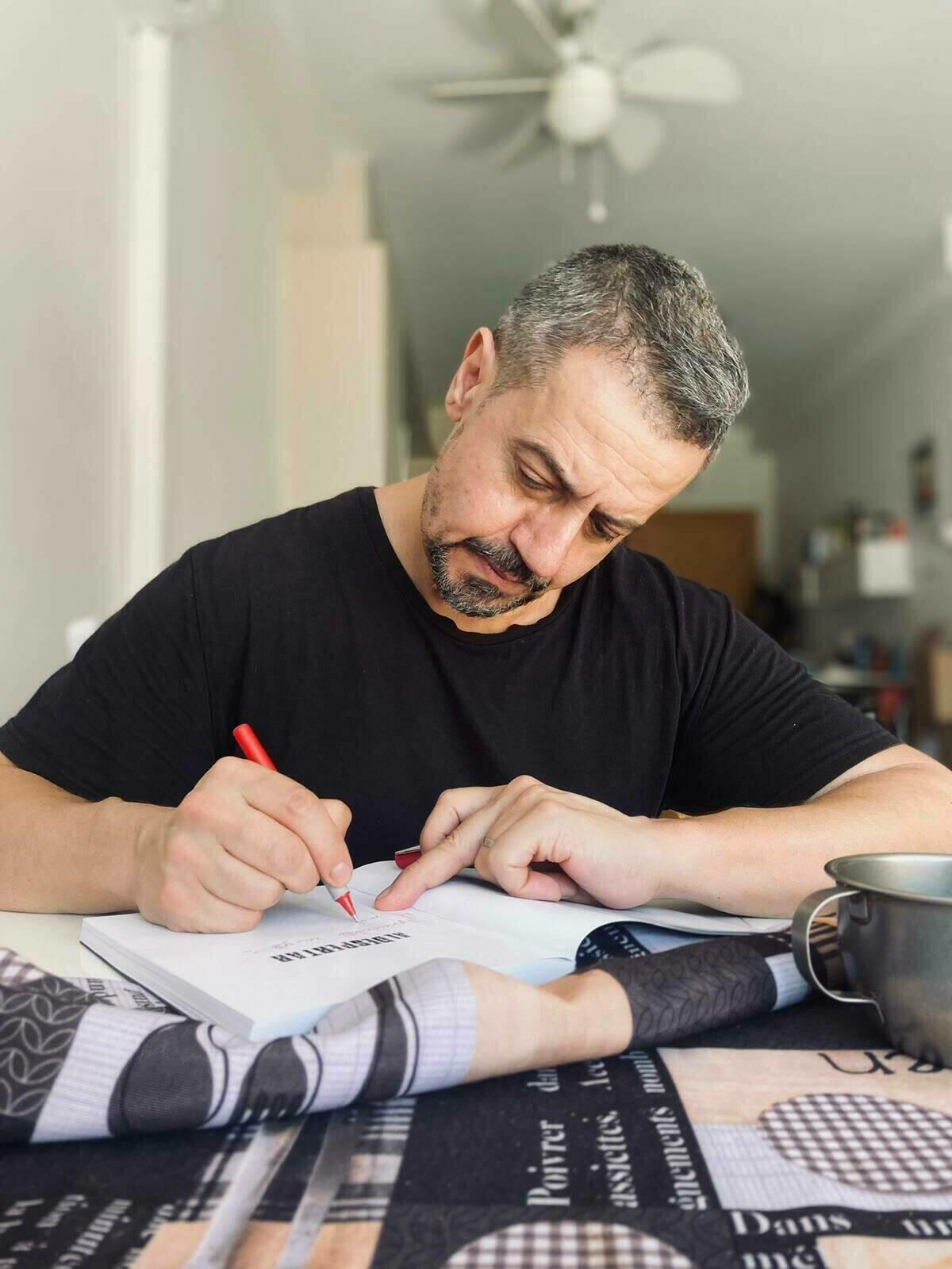 Carlos Due&ntilde;as: &ldquo;El bandolero siempre ha sido una figura que nos ha ca&iacute;do bien a los espa&ntilde;oles&rdquo;                                