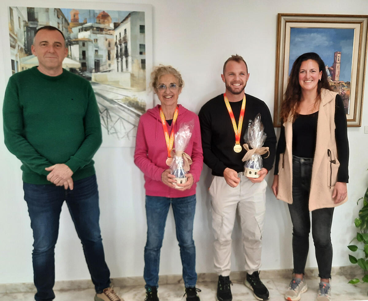 La Corporación Municipal felicita a Víctor Cerulus y Rosa Gallego por sus éxitos en el Campeonato de España de Atletismo en pista cubierta