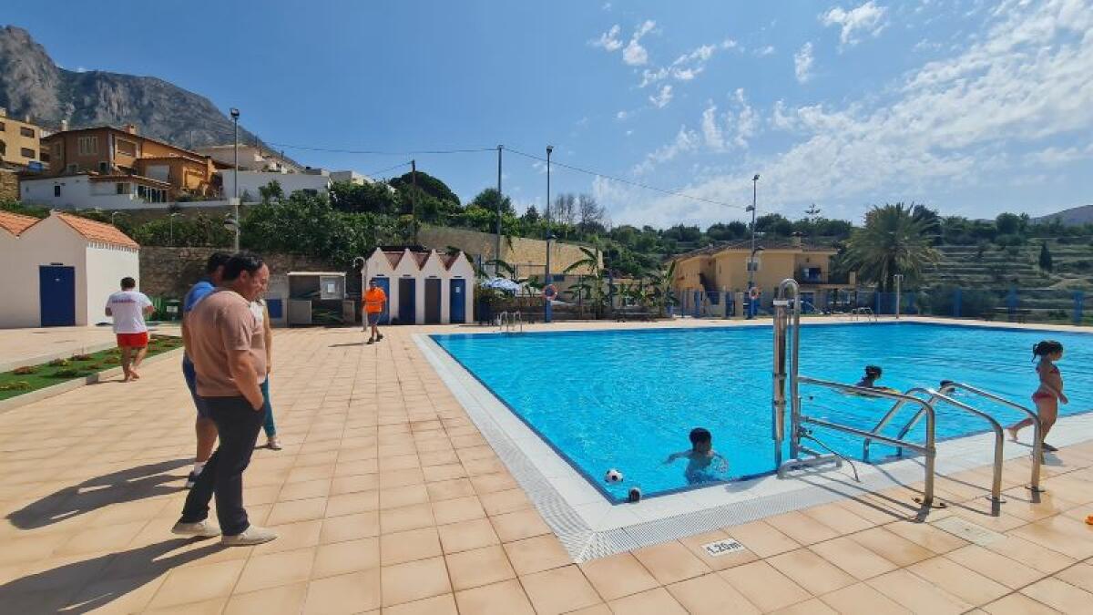 ABRE LA PISCINA MUNICIPAL DE FINESTRAT CON ACCESO GRATUITO PARA MENORES DE 13 AÑOS Y MAYORES DE 65