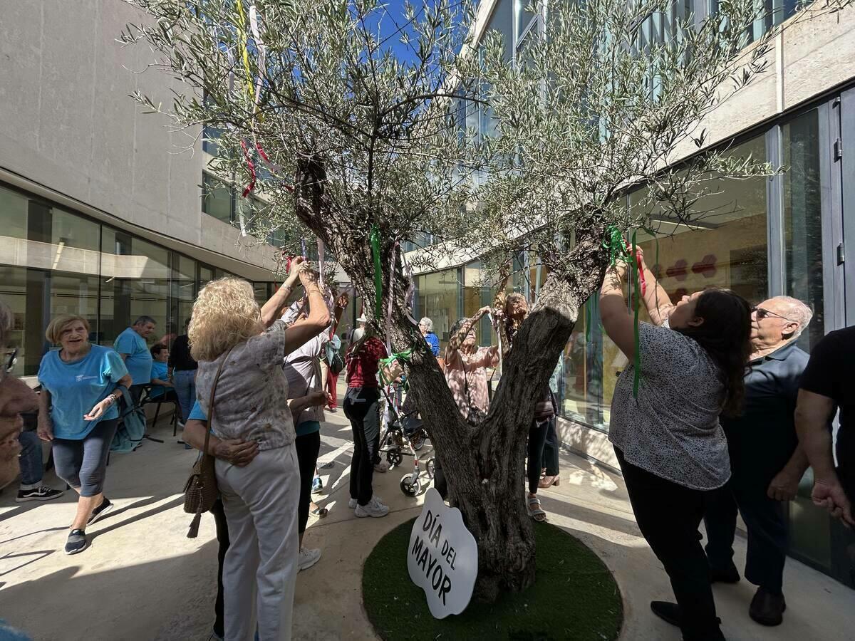 Tercera Edad conmemora el D&iacute;a Internacional del Mayor en La Casilla
