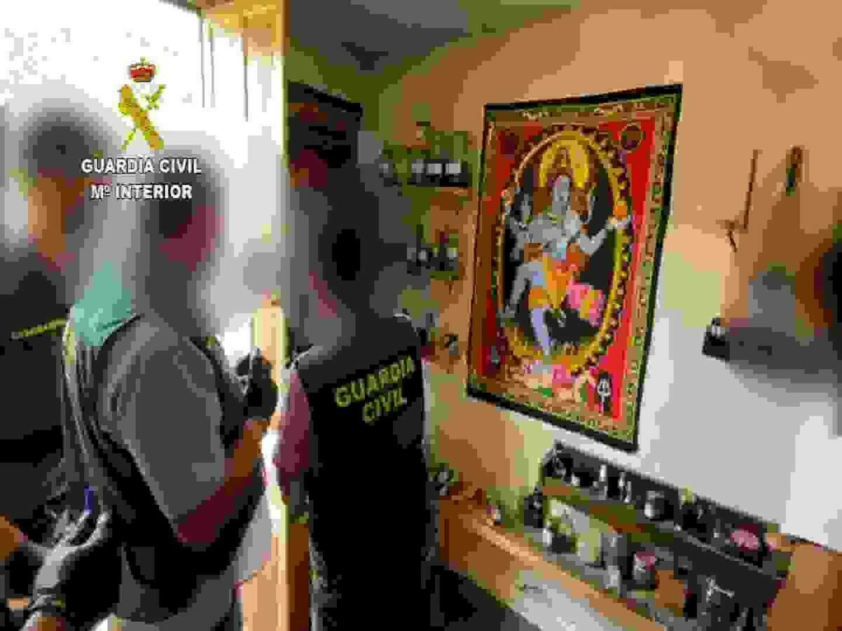 La Guardia Civil detiene en Callosa de Segura (Alicante)  a un matrimonio que hacía rituales con ayahuasca y escamas de sapo bufo