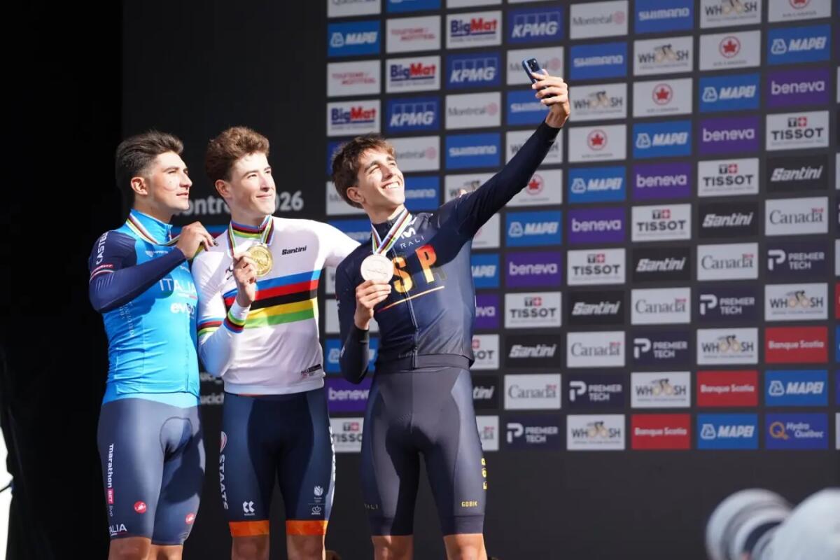 &iexcl;La primera medalla para Espa&ntilde;a en el Mundial! H&eacute;ctor &Aacute;lvarez se cuelga el bronce tras rozar el arco&iacute;ris