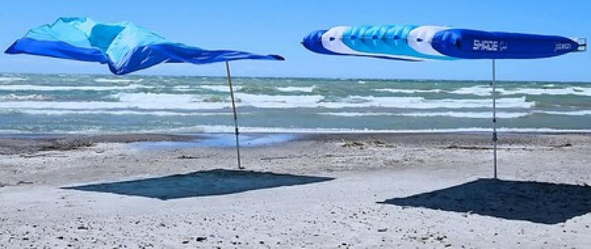 Adiós a la sombrilla en la playa: el genial invento que da sombra para cuatro personas y se instala fácil en tres minutos