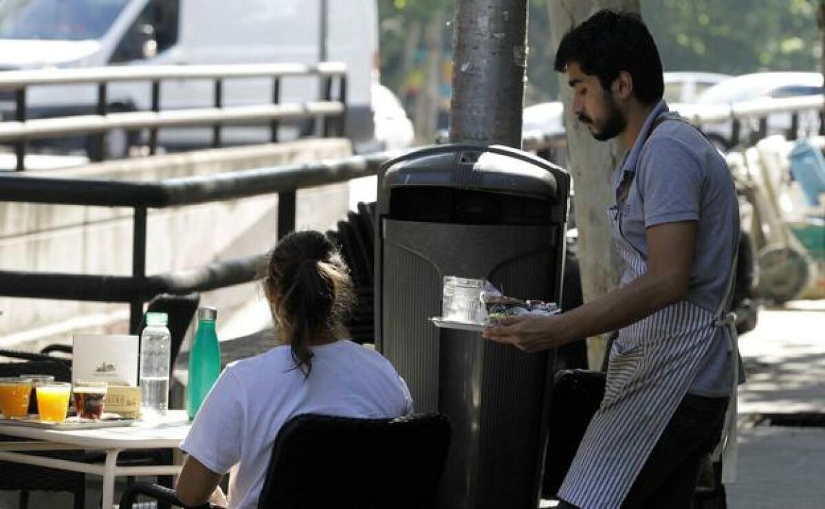 La lista de cosas por las que no pueden cobrarte en las terrazas de los bares