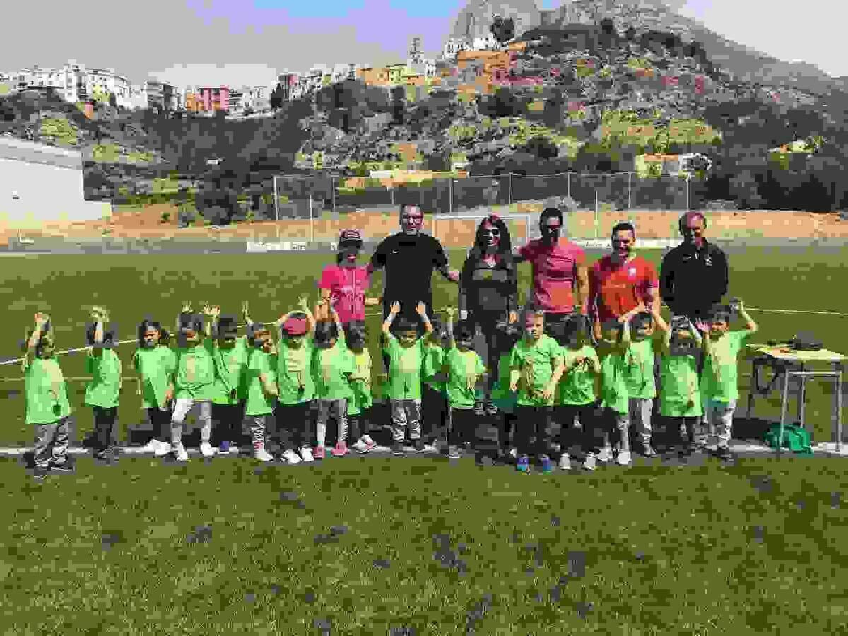 Cerca de 300 escolares del CEIP “Balcó de Finestrat” participan en una jornada deportiva en las instalaciones municipales de “La Foia”