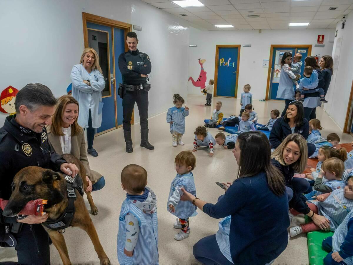 La ‘Patrulla Canina’ visita las Escuelas Infantiles Municipales de Benidorm