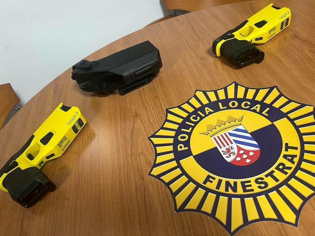 LA POLICÍA LOCAL DE FINESTRAT AMPLÍA EQUIPAMIENTO CON NUEVAS PISTOLAS TASER