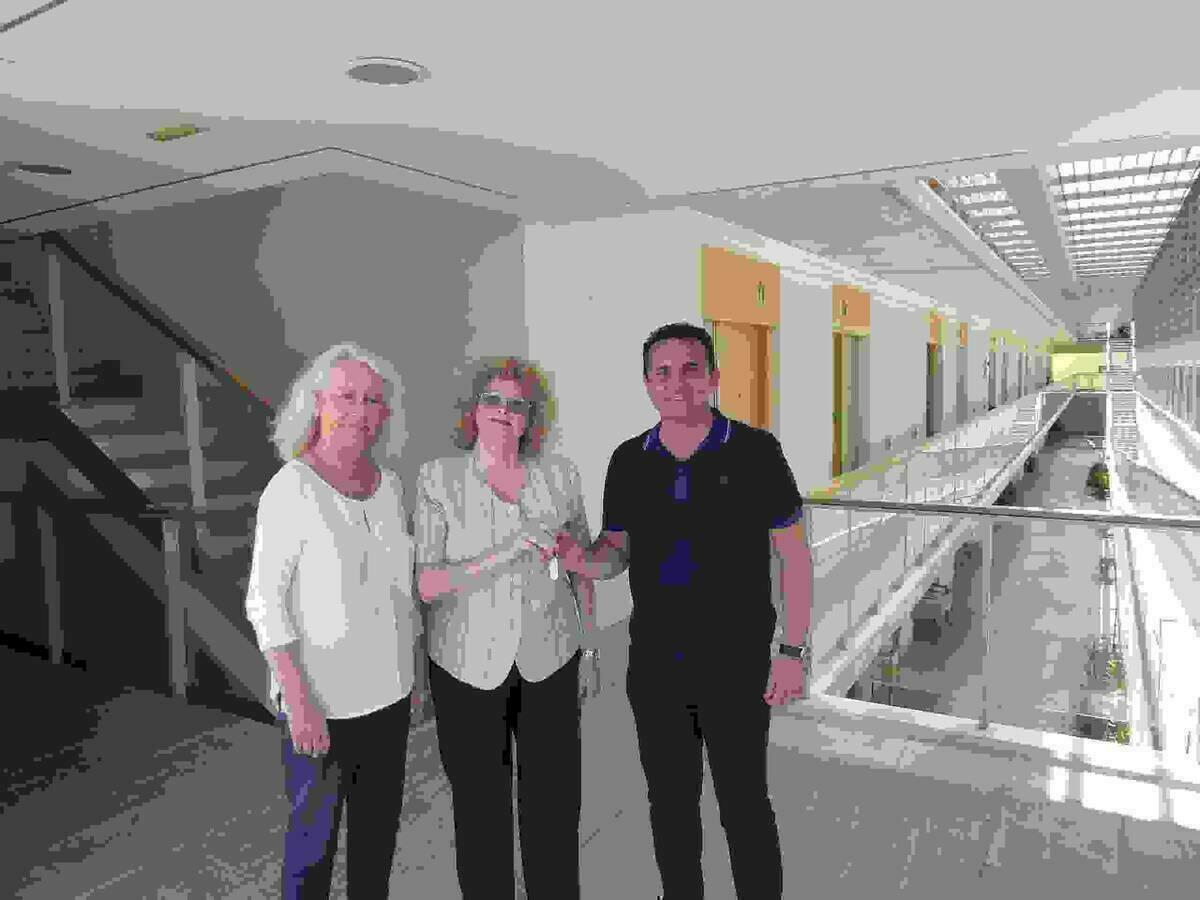 Entrega de una Vivienda Tutelada a una vecina de La Nuc&iacute;a