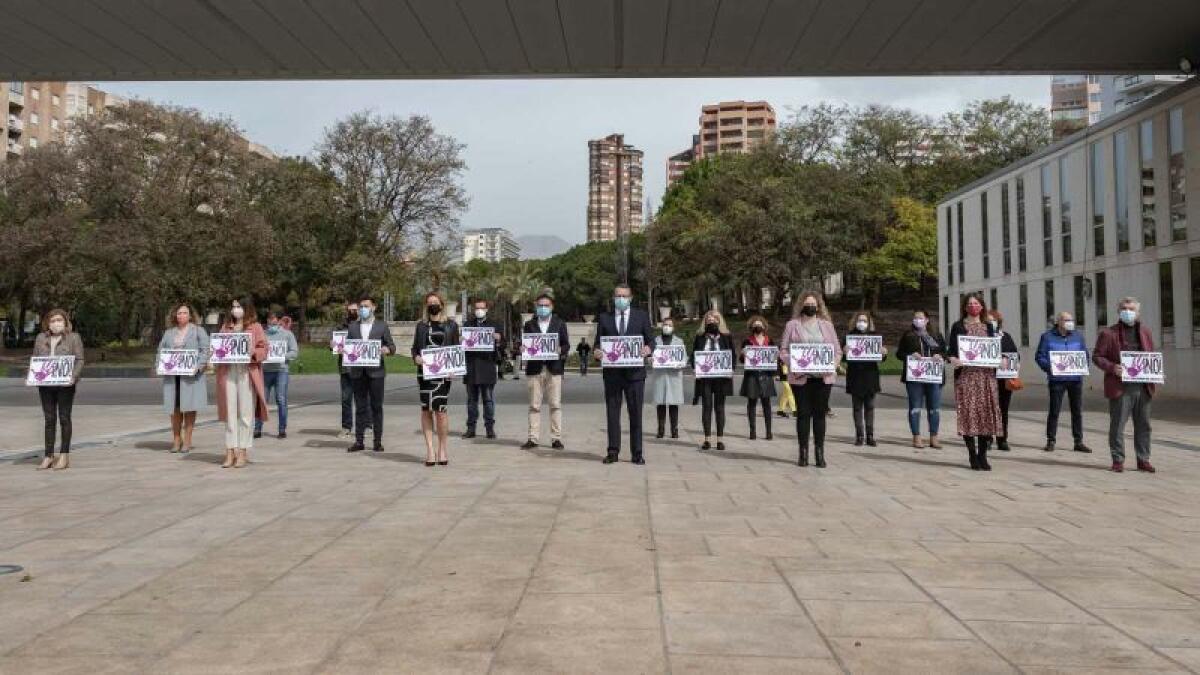 Benidorm condena una nueva muerte por violencia machista 