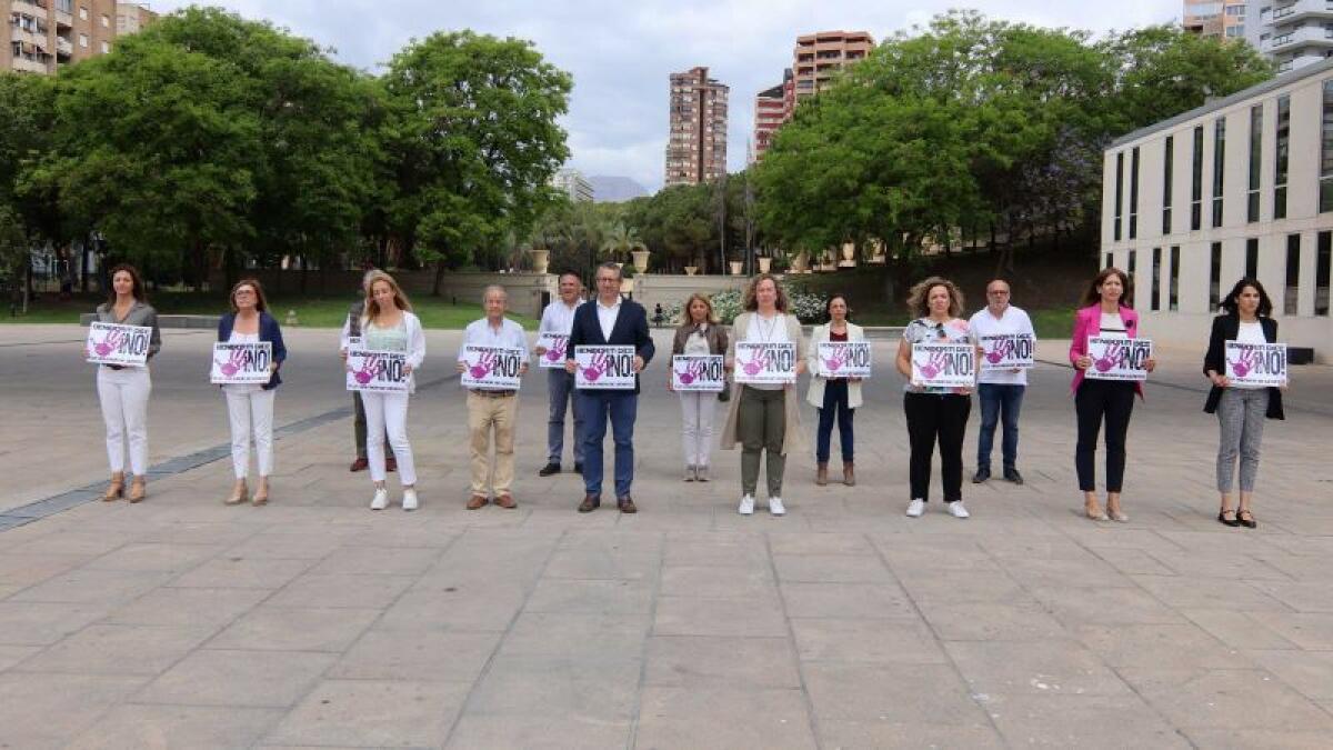 Benidorm expresa su condena por el último asesinato machista cometido en Orio (Guipúzcoa) 