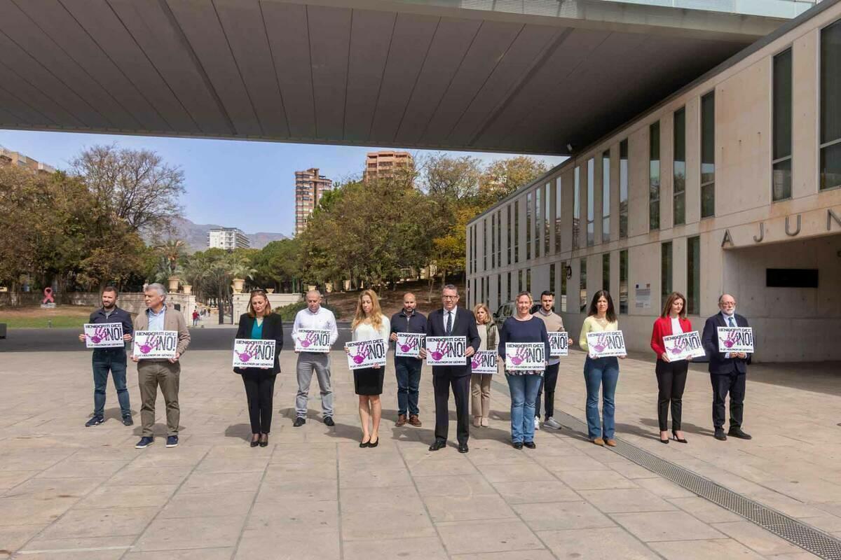 Benidorm expresa su repulsa por los cuatro crímenes machistas confirmados en las últimas horas en nuestro país