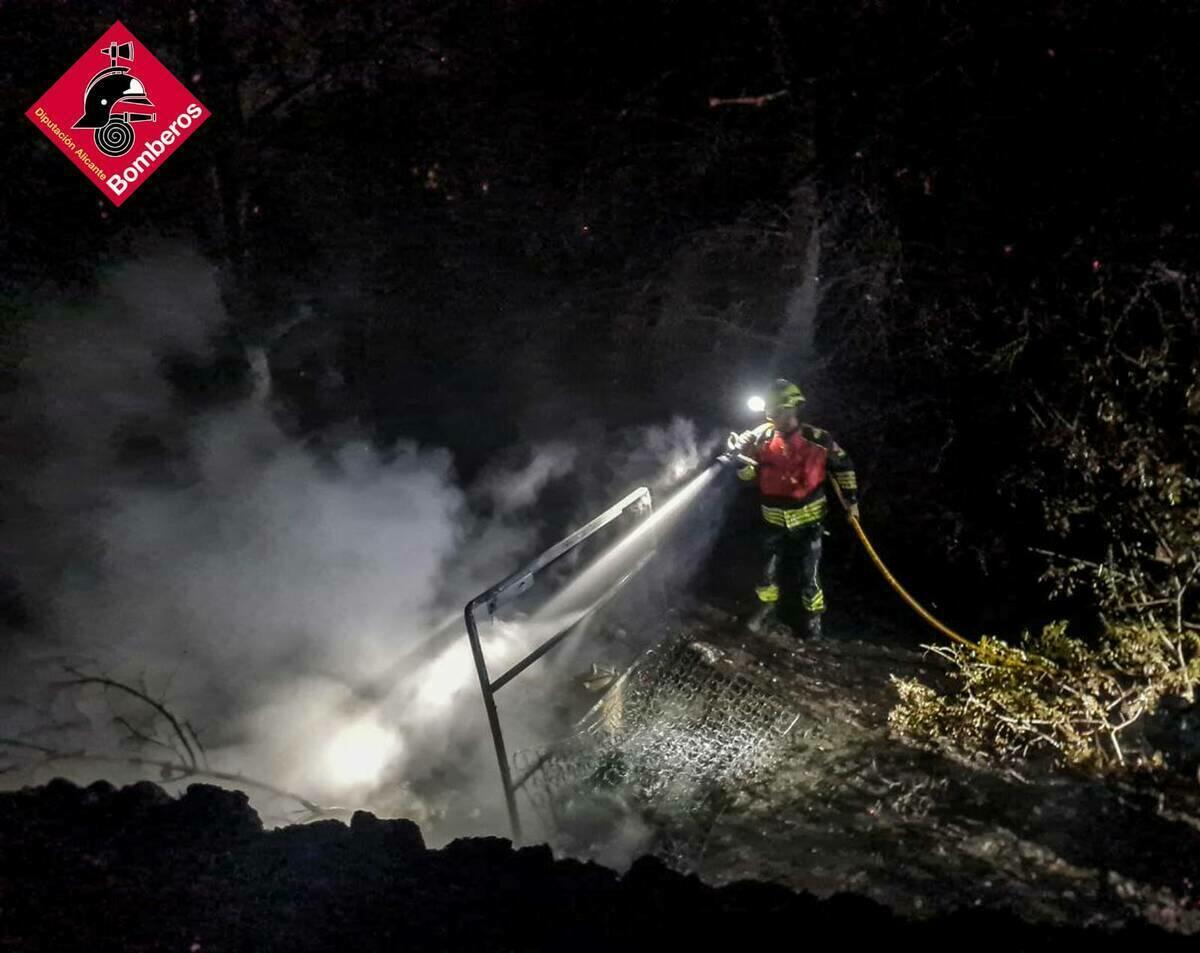 INCENDIO  DE VEGETACIÓN EN BENIDORM