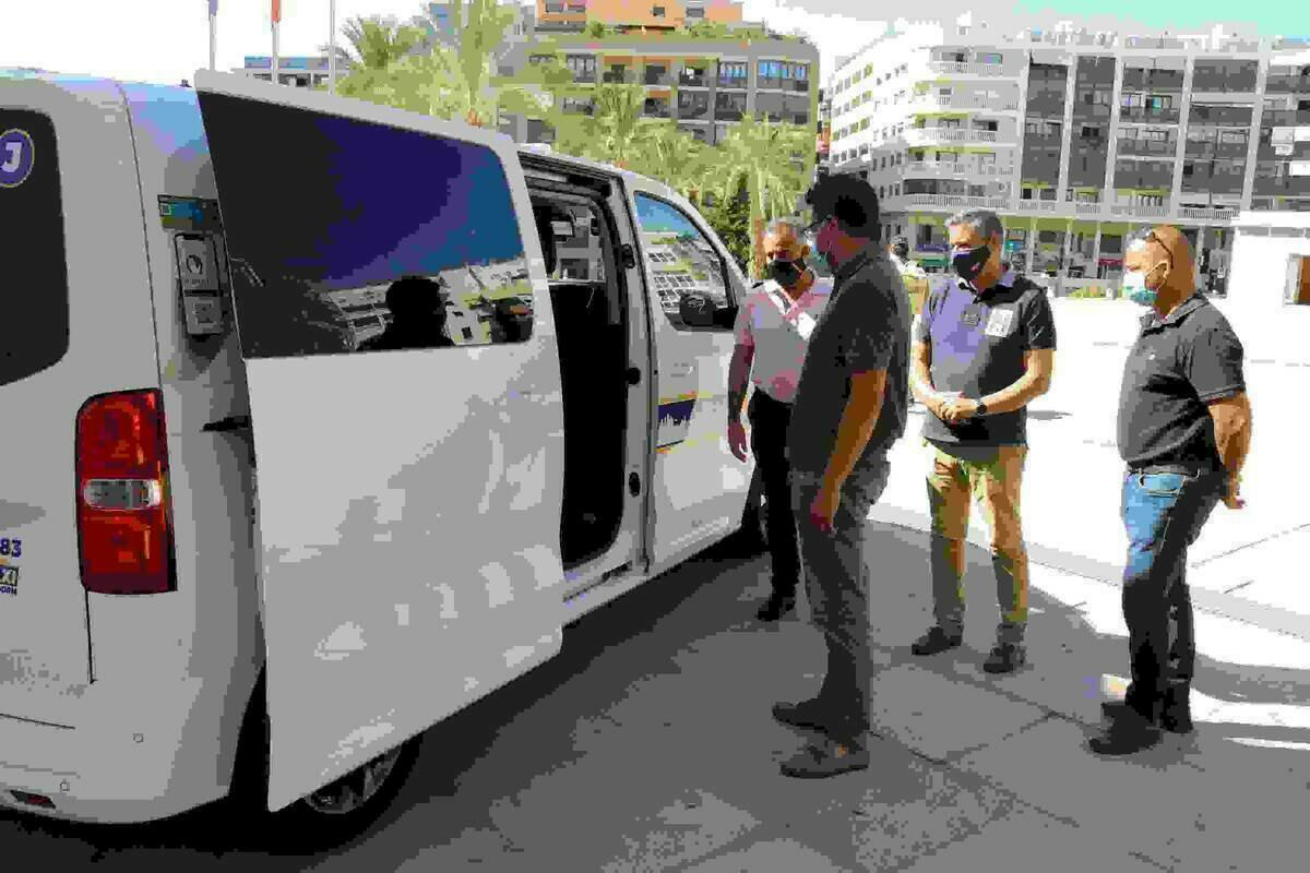 Benidorm ampl&iacute;a su flota de veh&iacute;culos con un nuevo taxi de 7 plazas