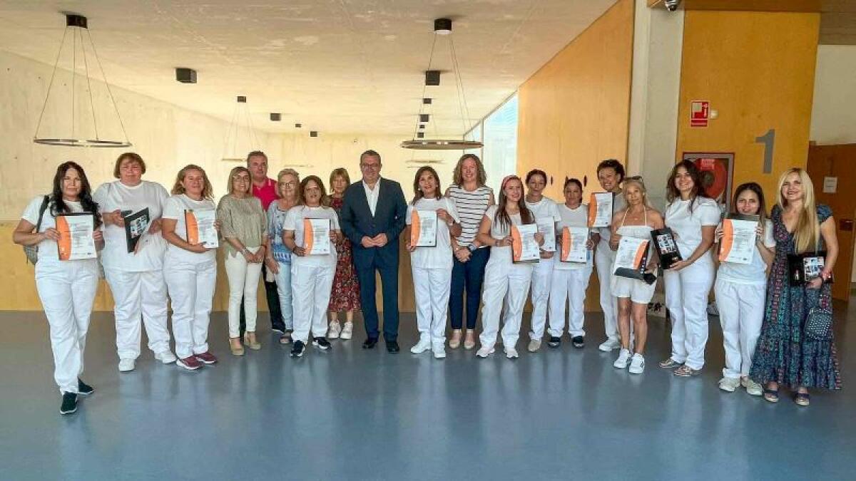 17 alumnas de Benidorm superan el curso de  ‘Atención sociosanitaria a personas dependientes’