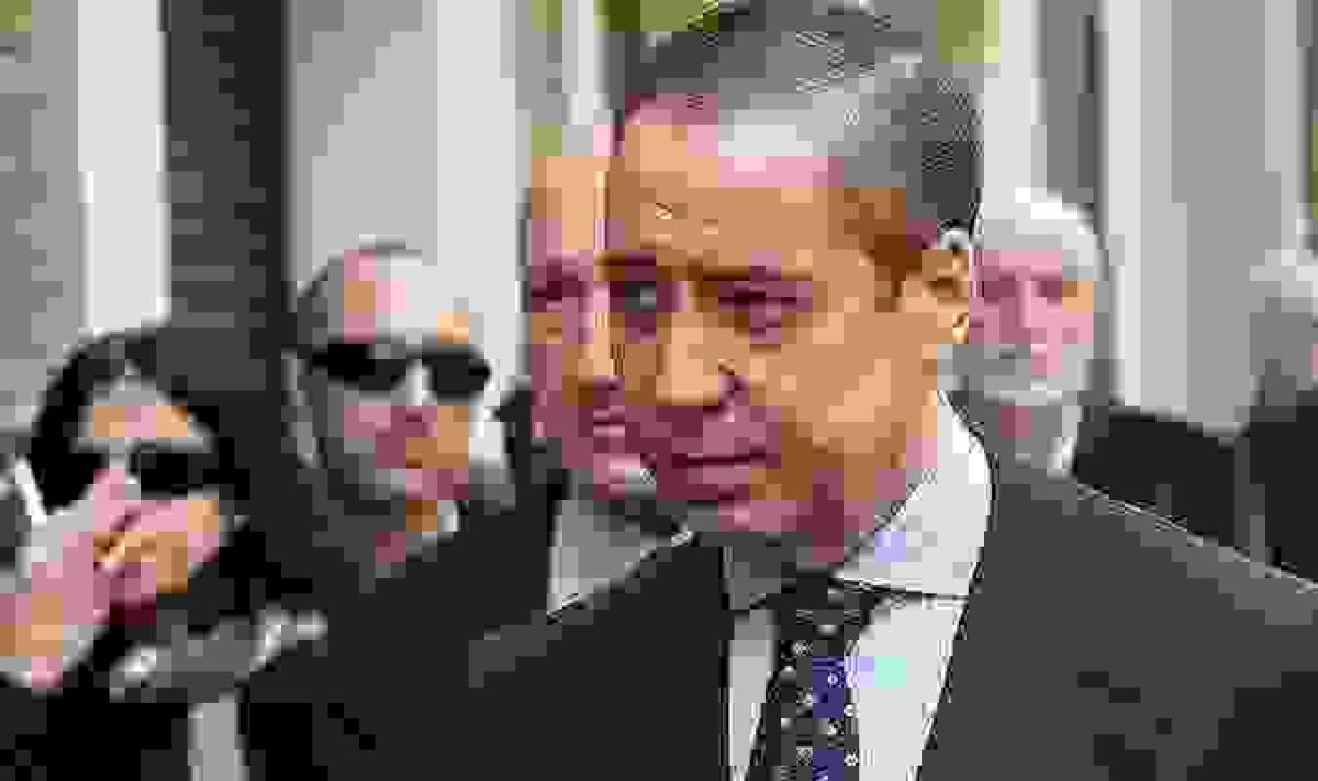 Eduardo Zaplana, trasladado al hospital con problemas respiratorios