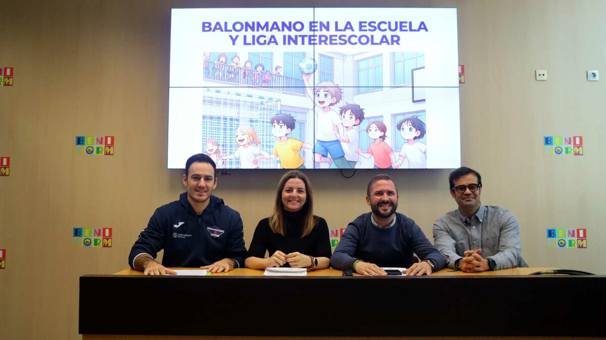 El Ayuntamiento y el Club Balonmano Benidorm crean la I Liga Interescolar de la ciudad