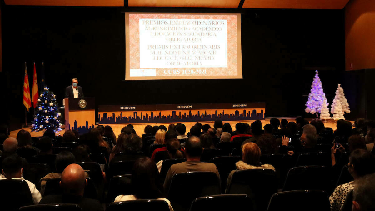 110 estudiantes de Primaria y Secundaria, reconocidos con premios extraordinarios y menciones por su expediente académico