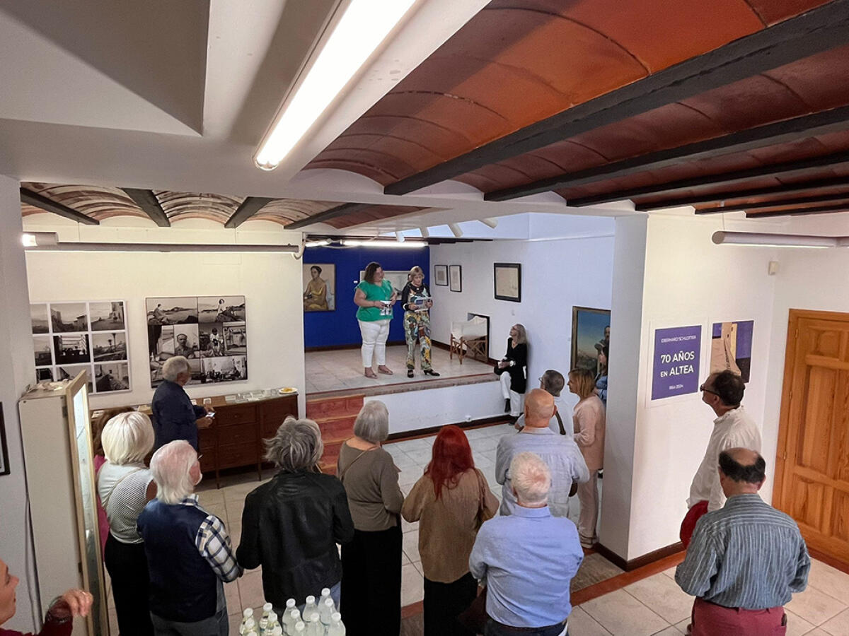 Inaugurada la exposición de E. Schlotter  “70 años en Altea”