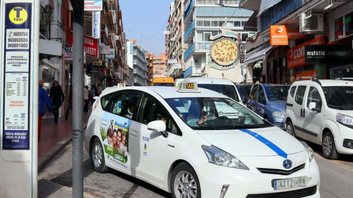 El Ayuntamiento lanza una nueva ayuda de hasta 1.000 euros para empresas de transporte de pasajeros, sector del taxi y autoescuelas