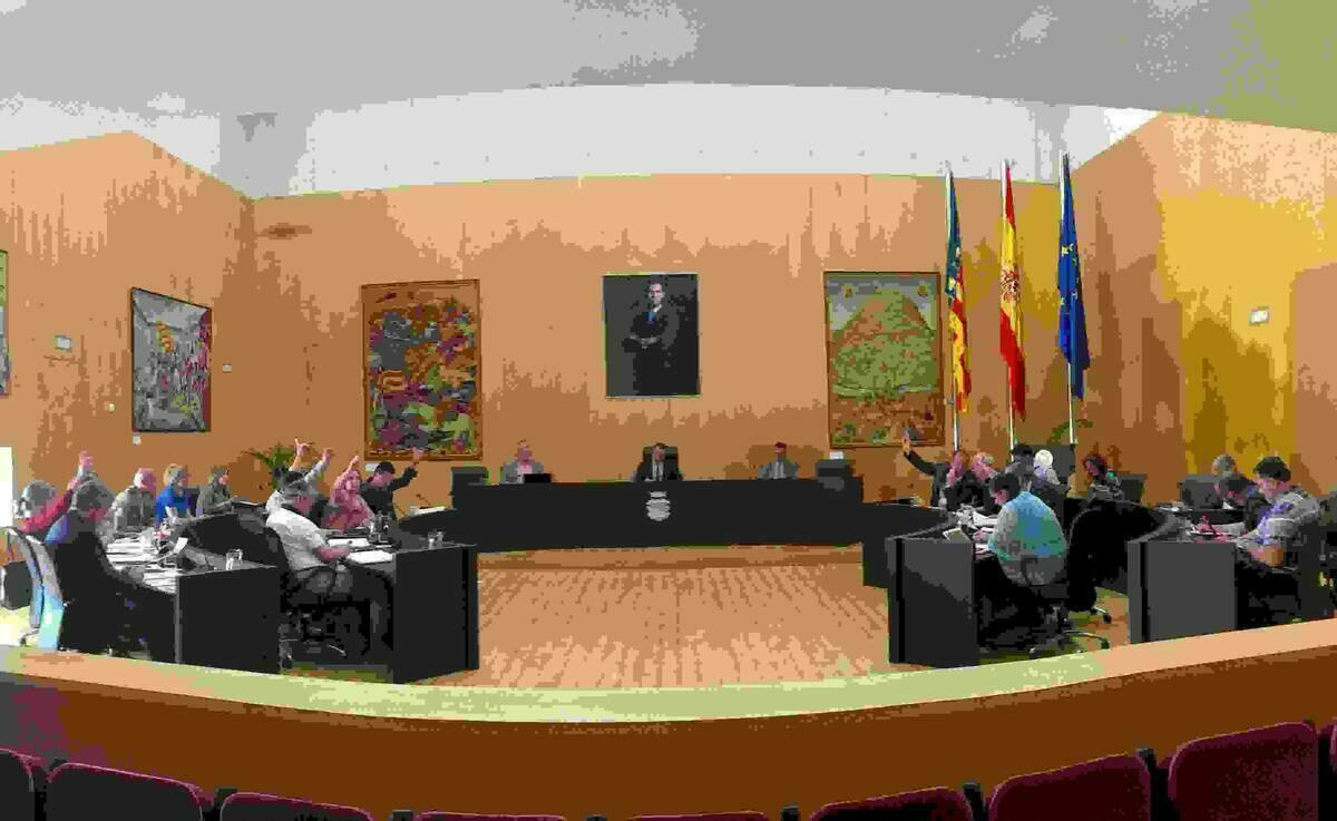Benidorm &middot; El Pleno aprueba los primeros convenios para obtener suelo para el vial Discotecas y la rotonda de acceso al pol&iacute;gono