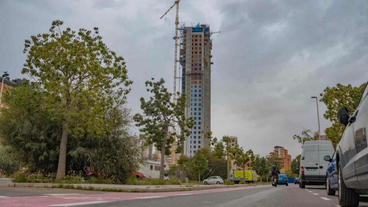 Benidorm inicia la renovación de conducciones de agua, pavimento y mejora de la accesibilidad en la calle Marina Alta