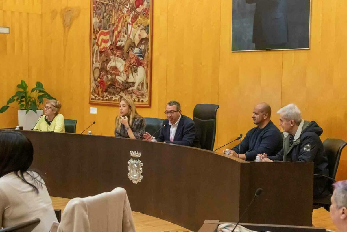 Benidorm ampliará la señalización de prohibición para circular en vías peatonales a patinetes y bicicletas 