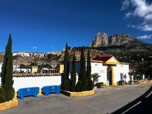 Puesta a punto del cementerio de Finestrat de cara al Día de Todos los Santos