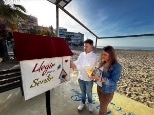 FINESTRAT AMANECE CON PUNTOS DE LECTURA CON EL LEMA &ldquo;LLEGIR PER A SENTIR&rdquo;  