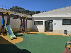 Confrides y l&rsquo;Abdet ponen en marcha sus nuevos parques infantiles tras una inversi&oacute;n de 60.000 euros