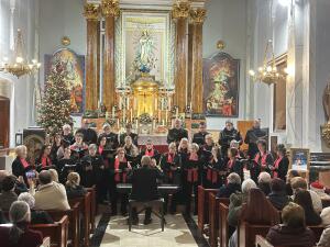 La Iglesia de La Nuc&iacute;a acogi&oacute; un navide&ntilde;o concierto de la coral de la Uni&oacute; Musical