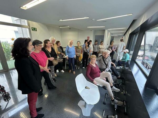 Las alumnas del Programa Respiro visitan el Centro de Día La Nucía