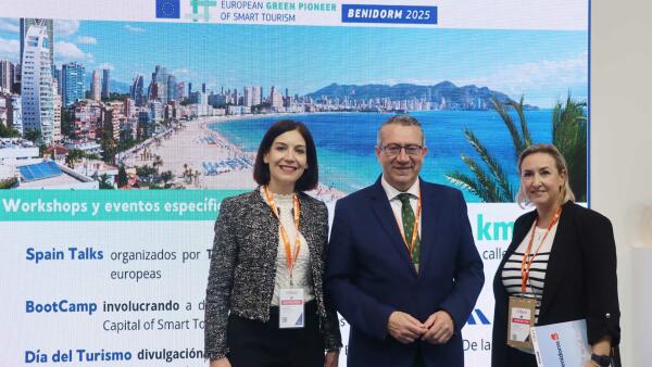 Benidorm estrena en Fitur su título europeo de destino Pionero Verde de Turismo Inteligente 2025 