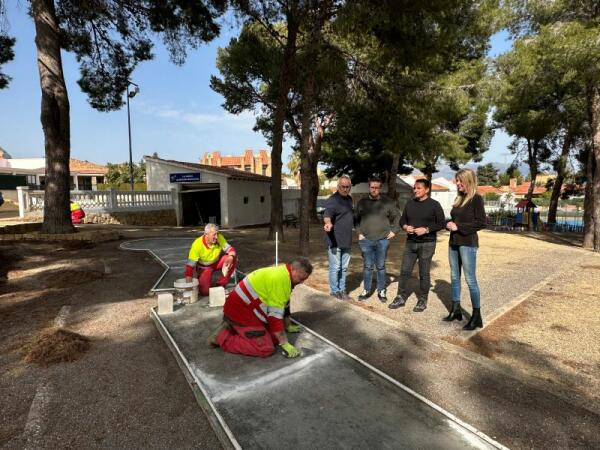 El Ayuntamiento rehabilita el mini-golf de la Urbanización Panorama