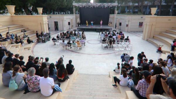 El IES Bernat de Sarrià celebra en el auditorio Óscar Esplá la segunda edición del Bernat Fest 