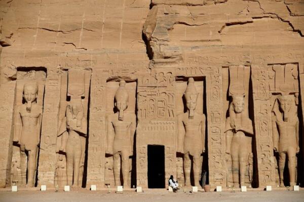 Día y noche en la grandiosa Abu Simbel 