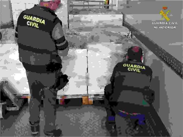 La Guardia Civil incauta cerca de 12 toneladas de pescado, para la venta al p&uacute;blico, al que le cambiaban las etiquetas de origen y caducidad