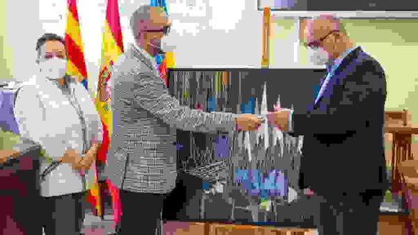 El Ayuntamiento recibe de manos de David Trujillo el primer paisaje sonoro de la Vila Joiosa