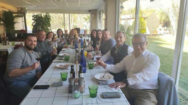 GOLD NET transforma el Networking tradicional en una "Familia Empresarial" de apoyo mutuo 