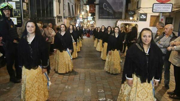 Benidorm vuelve a expresar su devoción por su patrón Sant Jaume en una solemne procesión seguida de forma masiva 