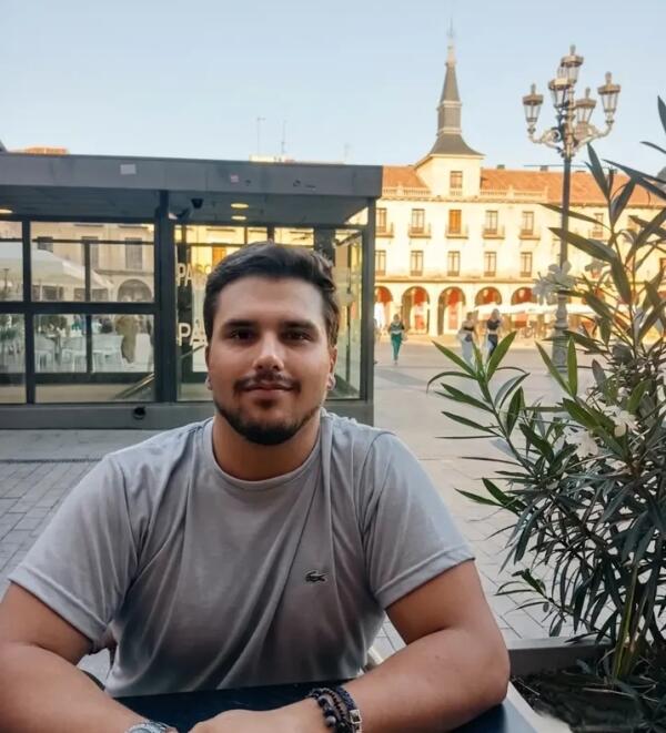 Jorge Brugos: &ldquo;Ser director de esdiario en Alicante colma todas mis aspiraciones como periodista&rdquo; 