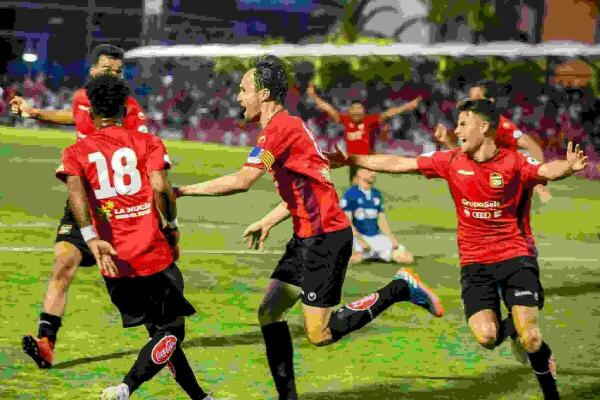 El C.F. La Nucía “hace historia” y sube a 2ª B tras derrotar 2-1 al Linares 