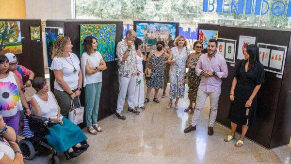 ‘La Magia de los Colores’ de Maduixa Art y Benidorm Cosmopolitan, en el Espai d’Art