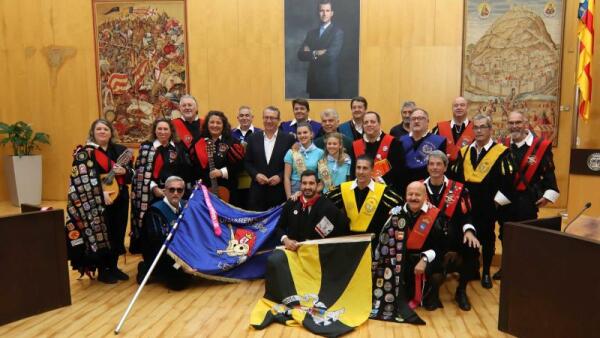 El alcalde ofrece una recepción a los miembros del Certamen de Cuarentunas que se celebra en Benidorm 