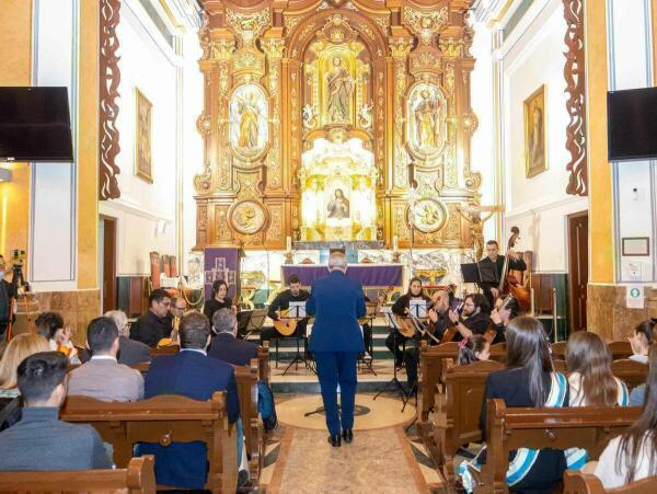 Tarde en Benidorm de Pop rock y música clásica