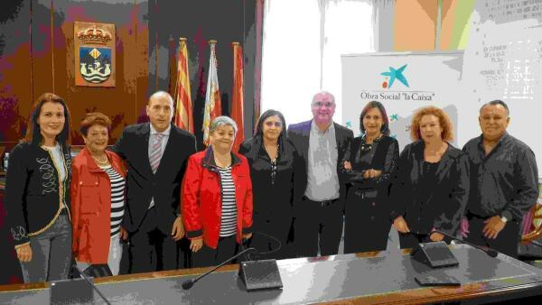 La Vila · La Obra Social ‘la Caixa’ dona 9.000 euros para necesidades de familias desfavorecidas y terapias de niños discapacitados psíquicos