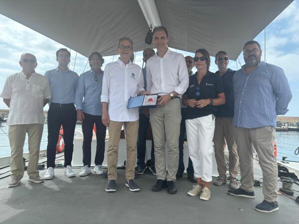 La Goleta Tirant Primer amarra en el Club Náutico  de Villajoyosa
