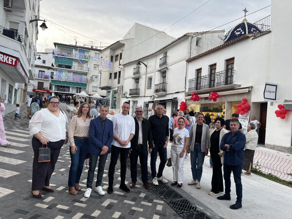 La Nit del Comer&ccedil; llena la zona comercial de p&uacute;blico que disfruta de las actividades programadas 