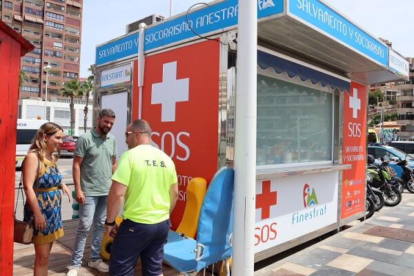 ARRANCA LA TEMPORADA TURÍSTICA Y DE BAÑO EN LA CALA DE FINESTRAT CON TODOS LOS SERVICIOS AL 100%