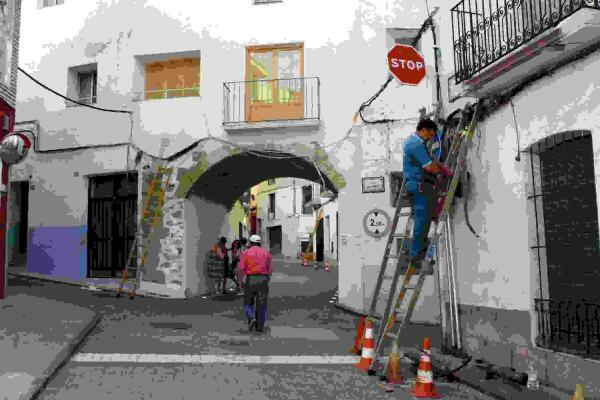Callosa &middot; Telef&oacute;nica inicia los trabajos para soterrar la l&iacute;nea a&eacute;rea del Portal 
