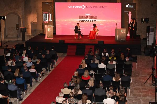 La XIII edición de los Premios Alfil ha contado con premiados de altura y una gala que acerca más que nunca el futuro al presente